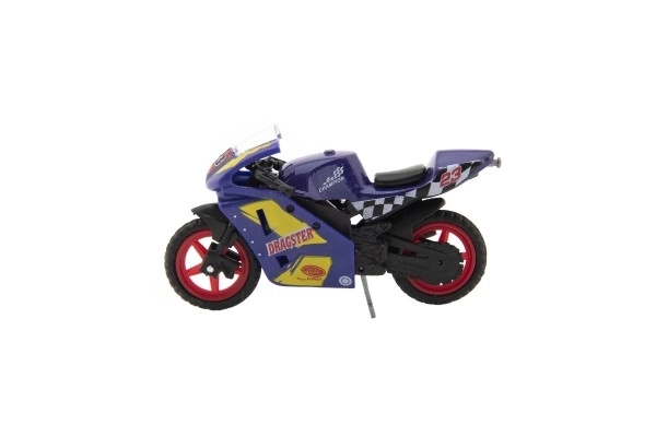 Motor s kovinskim/plastičnim dirkačem 8cm z mešanimi vrstami v prostem teku na kartici