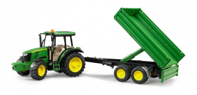 Bruder Traktor John Deere s prikolico