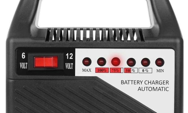 Polnilec za baterije 12V 6A