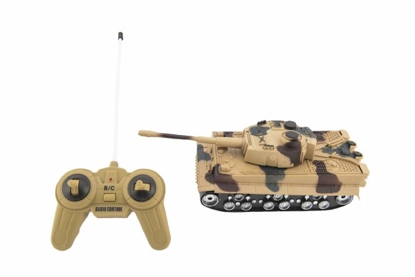 Dva RC tanki 1:32 z učinki