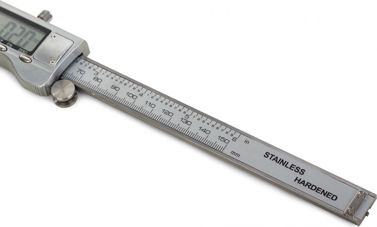 Velik in dobro berljiv LCD zaslon