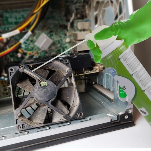 Zmogljiv curek za notranjost PC