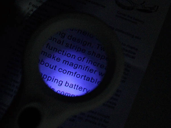POVEČEVALNO STEKLO 4x 8 LED UV