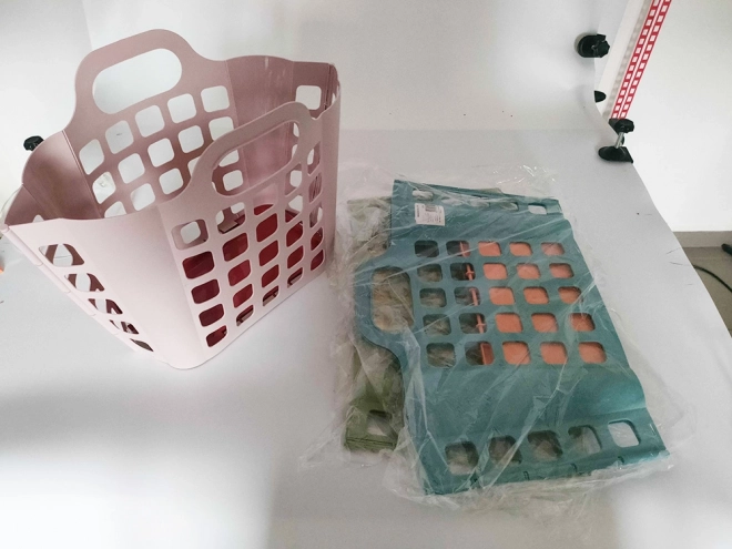 Zložljiva plastična košara za perilo