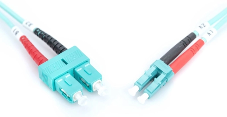 OM3 multimod 50/125 μm za visoke hitrosti