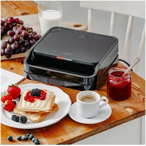 Adler Europe večnamenski toaster 2v1 črn