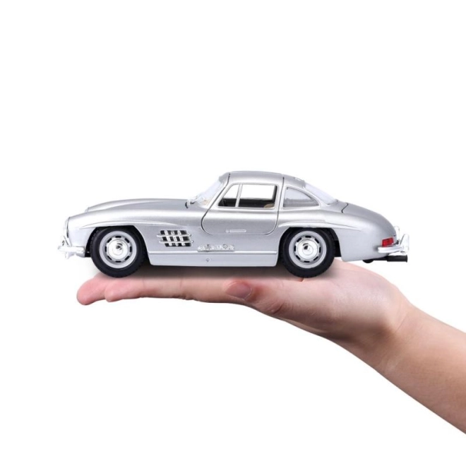 Bburago 1:24 Mercedes Benz 300SL srebrna 18-22023