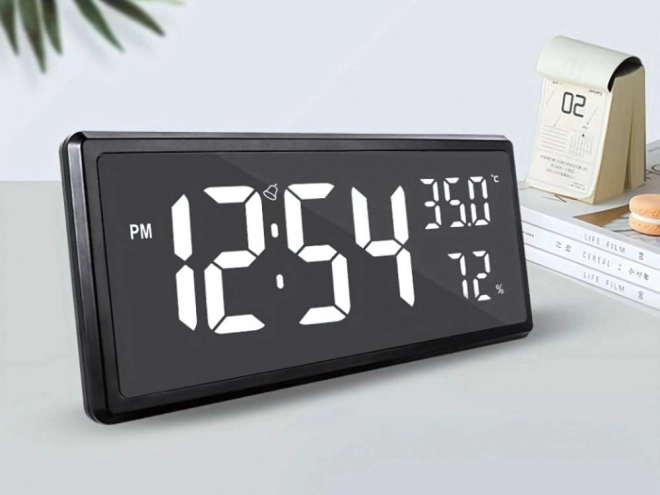 Digitalna ura z LED zaslonom in funkcijo merjenja temperature in vlažnosti