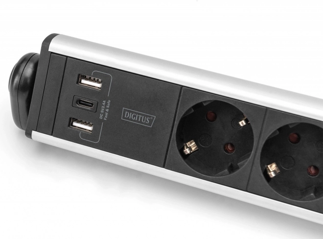 Hitro polnjenje prek USB‑A in USB‑C