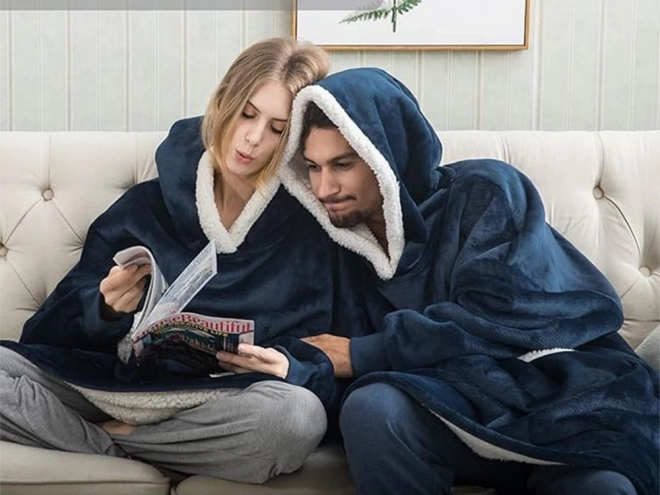 Topla oversize jopica s kapuco iz debelega umetnega krzna
