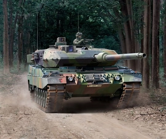Plastični model Leopard 2A6/A6NL