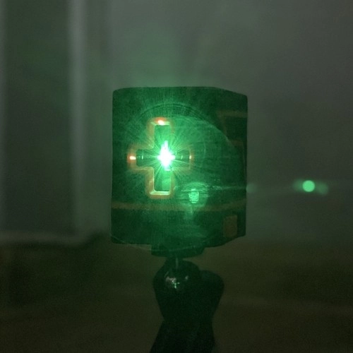 Lasersko vodna tehtnica z zelenim križnim laserjem