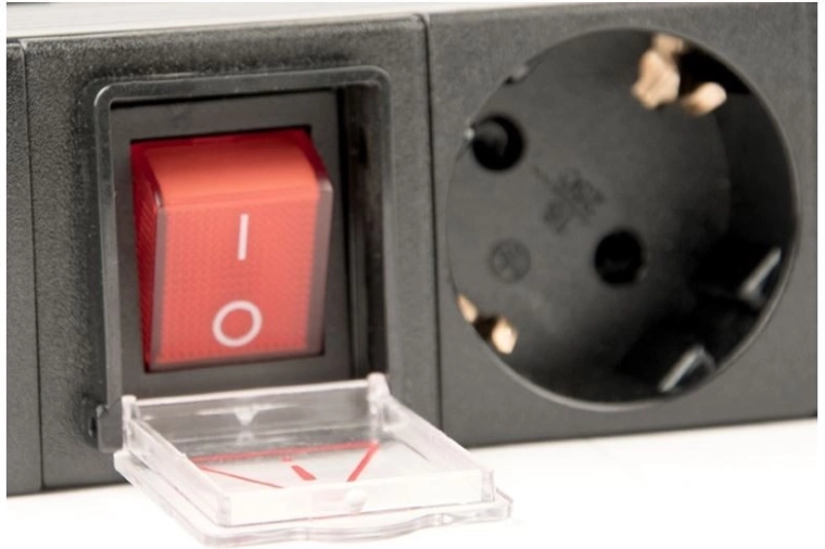 Varno upravljanje zahvaljujoč stikalu z zaščitnim pokrovom