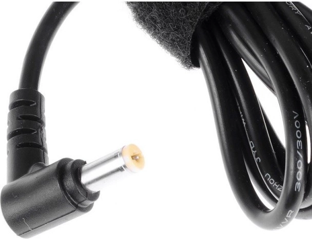 Pravilen konektor 5,5 × 1,7 mm
