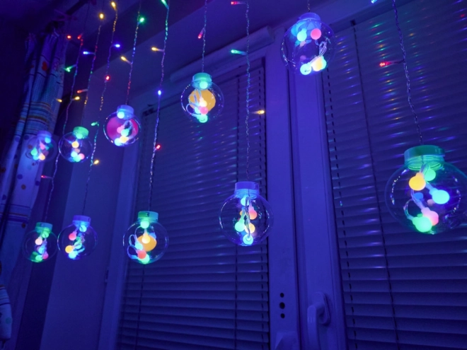 LED barvna zavesa z žarnicami - 3 m, 108 LED