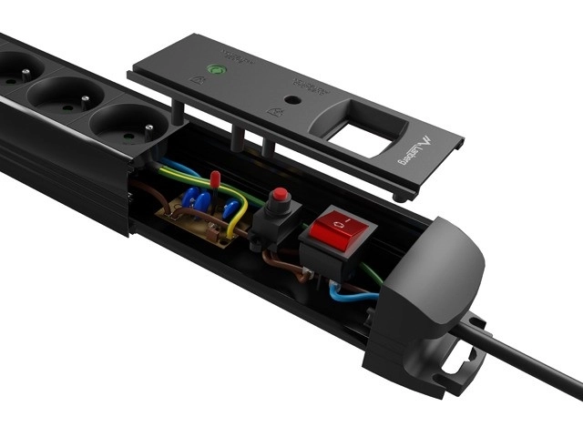 Napajalni trak 3,0m 5x230 cz SP1-05E-0300-BK