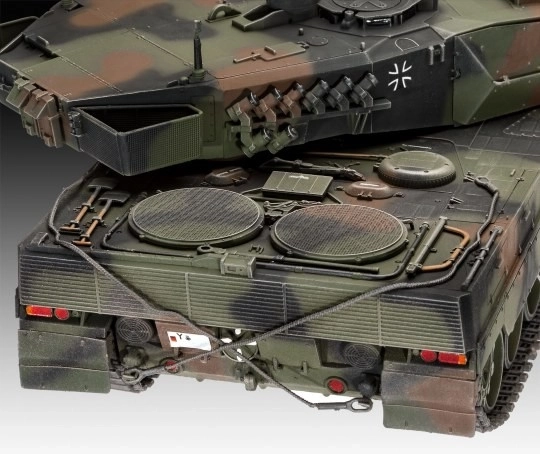 Plastični model Leopard 2A6/A6NL