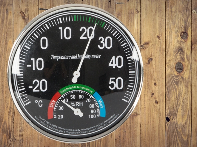 Sobni analogni higrometer in termometer črn