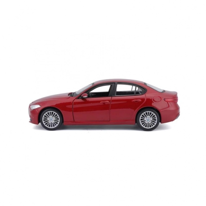 Bburago 1:24 Alfa Romeo Giulia (2016) Metalik rdeča 18-21080