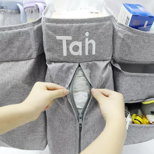 Praktičen žep na zadrgo za plenice in večje zaloge