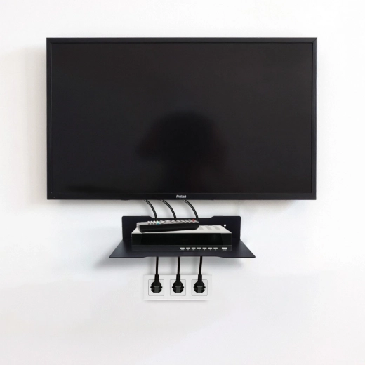 Čista namestitev zahvaljujoč prehodu za kable