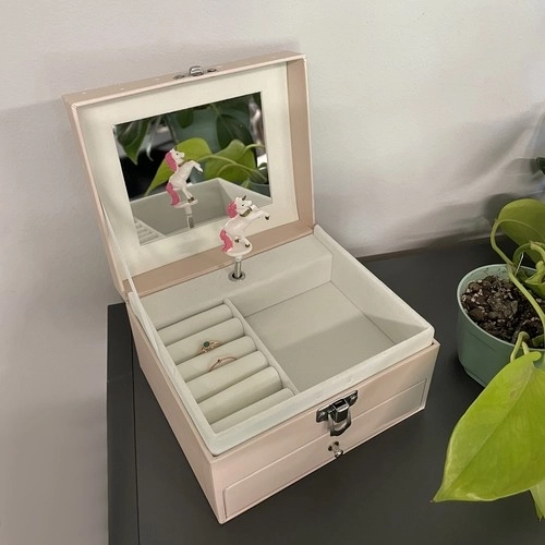 Nakitnica/omara s glasbeno skrinjico 22903
