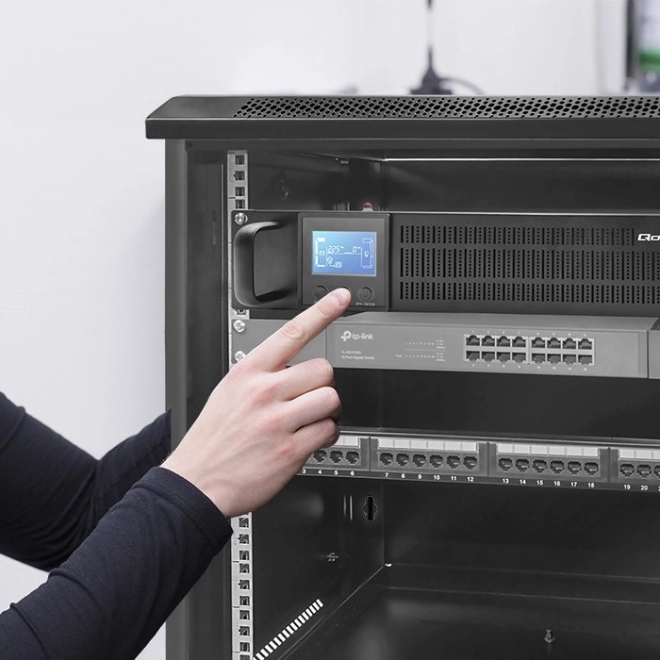 Naprava za neprekinjeno napajanje UPS RACK 1kVA 800W z LCD zaslonom