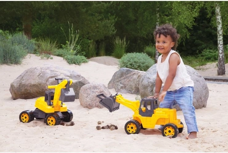 Zabava v pesku in na vrtu