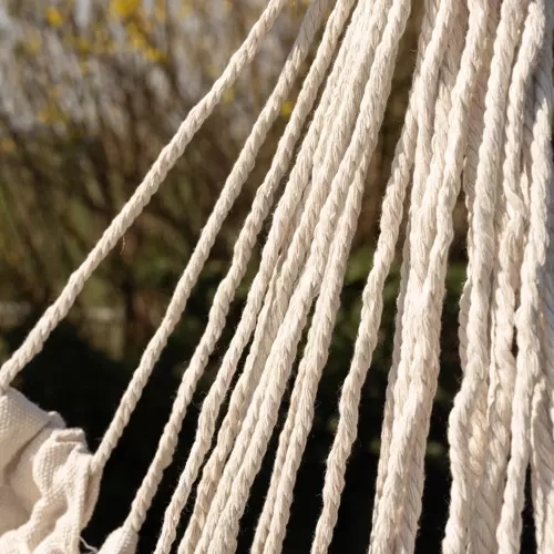 Zračen in trpežen material