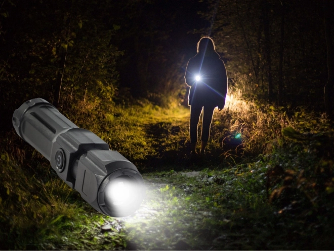 Polnilna taktična LED svetilka s funkcijo zoom