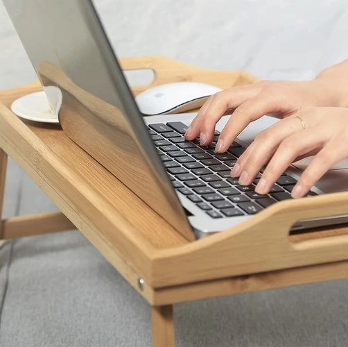 Zložljiva bambusova mizica za posteljo z laptop funkcijo