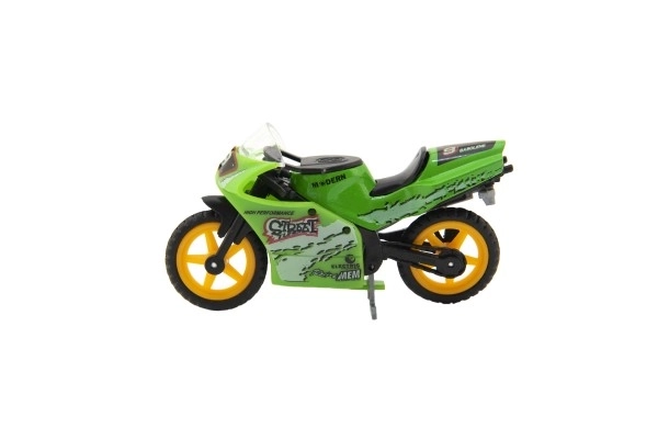 Motor s kovinskim/plastičnim dirkačem 8cm z mešanimi vrstami v prostem teku na kartici