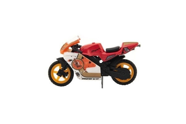 Motor s kovinskim/plastičnim dirkačem 8cm z mešanimi vrstami v prostem teku na kartici