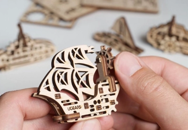 Ugears 3D lesene mehanske sestavljanke - štirje mehanski obeski