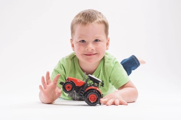 Rdeči traktor Zetor s vztrajnikom z zvočnimi in svetlobnimi učinki