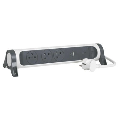 Podaljševalni kabel z zaščito proti prenapetosti in USB A/C, 1,5 m