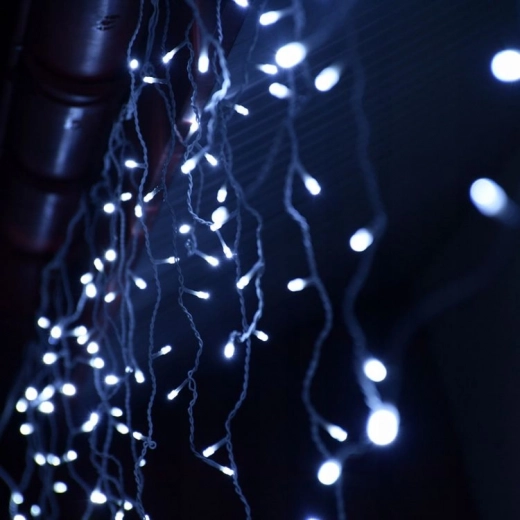 Hladno bela barva svetlobe