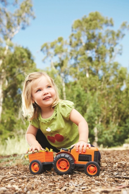 Traktor z vleko oranžen od Green Toys