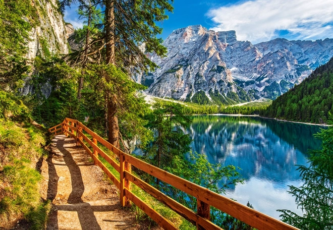 Sestavljanka 1000 koščkov jezero Braies Italija 68 × 47 cm Castorland