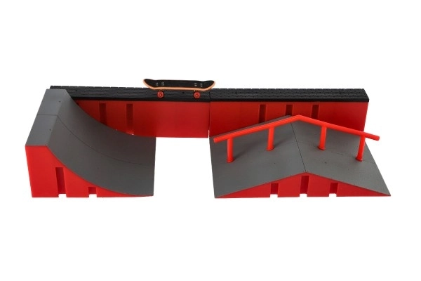 Skatepark s prstnim skateom na vijake