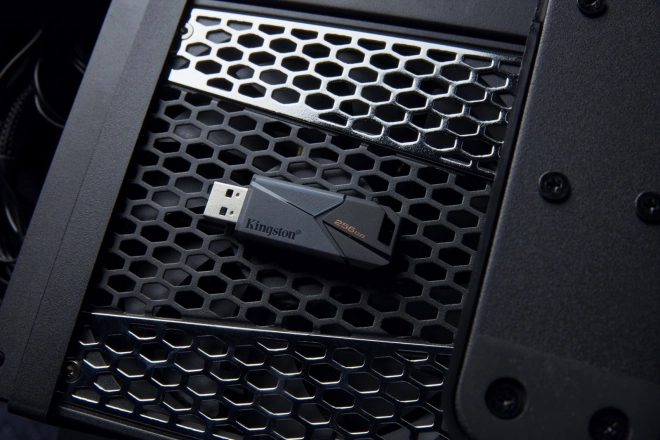 Data Traveler Exodia Onyx 64GB USB3.2 Gen1 bliskovni pomnilnik