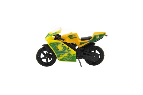 Motor s kovinskim/plastičnim dirkačem 8cm z mešanimi vrstami v prostem teku na kartici