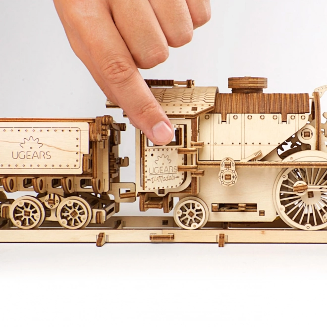 Ugears 3D sestavljanka - Lokomotiva V-express z vagonom 538 kosov