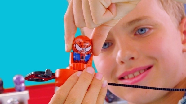 Wooblies magnetne figurice z turbo izstreljevalcem - 4 cm
