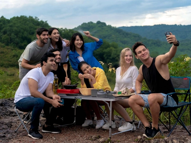 Turistični zložljiv kamping komplet z mizo, velikim 4 stoli in kovčkom