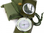 Prizmatični vojaški kompas s kovinskim ohišjem