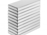 Močan neodimski ploščati magnet 17 × 4 × 2 mm