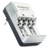 Polnilec baterij AA, AAA in 9V za Ni-MH in Ni-Cd