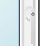 Okenska kljuka z zaklepanjem na ključ – bela